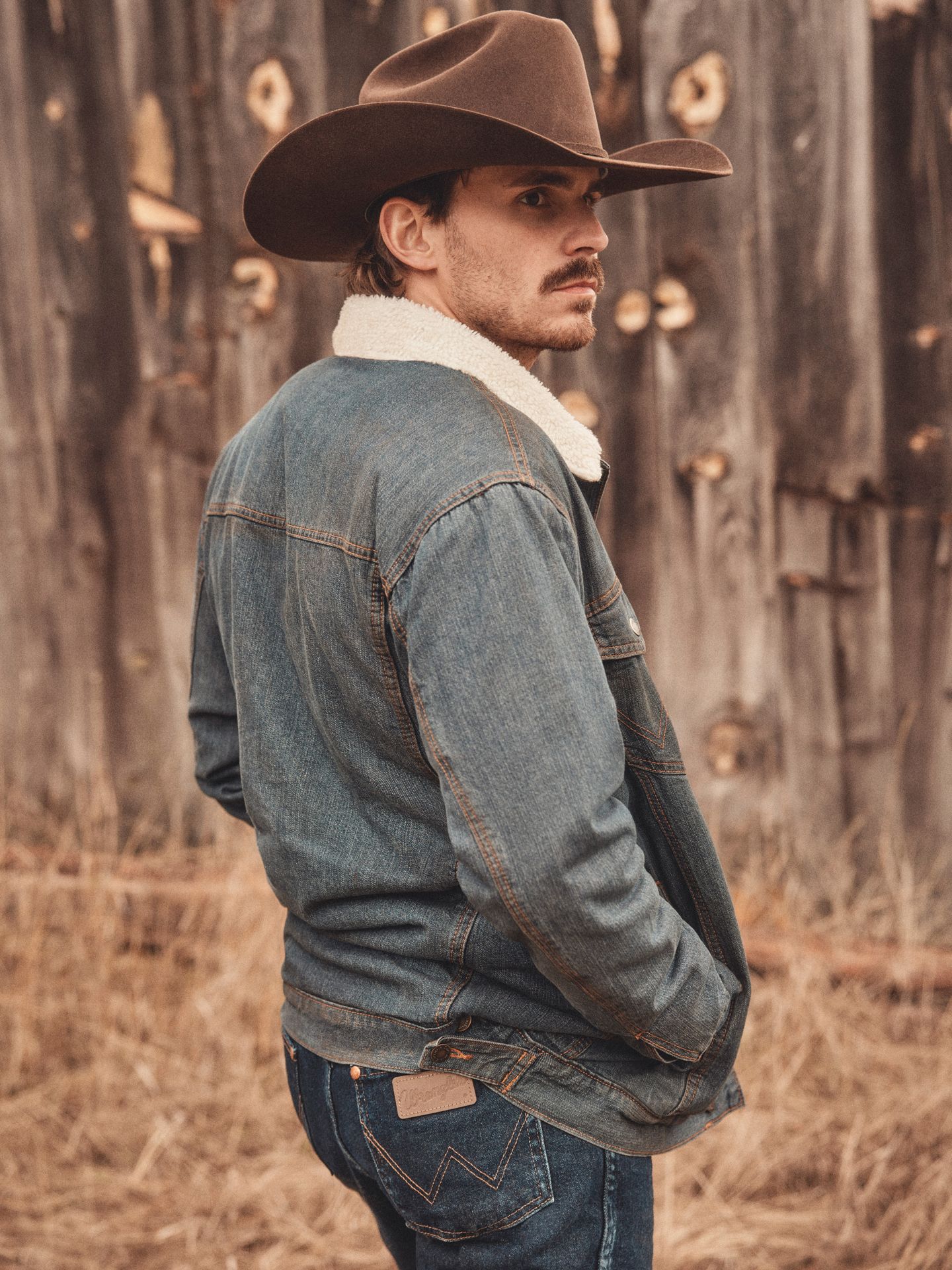 Мужская куртка Wrangler Western Sherpa Lined Denim Trucker, цвет: Rustic — фото 2