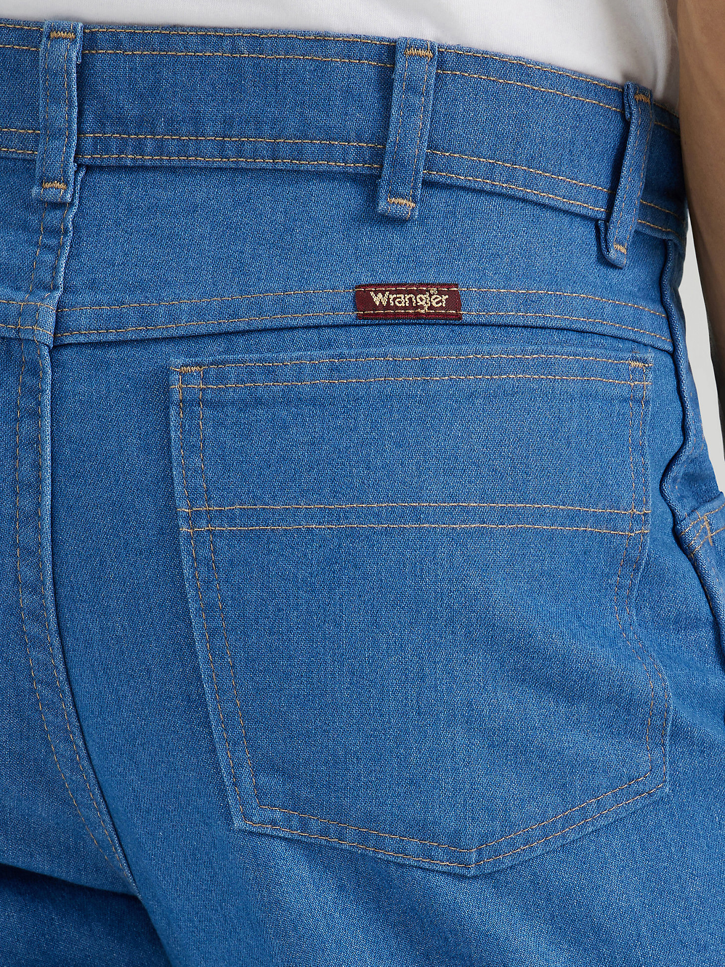 Wrangler® Men's Five Star Premium Regular Flex Fit Jean in Light Blue alternative view 2