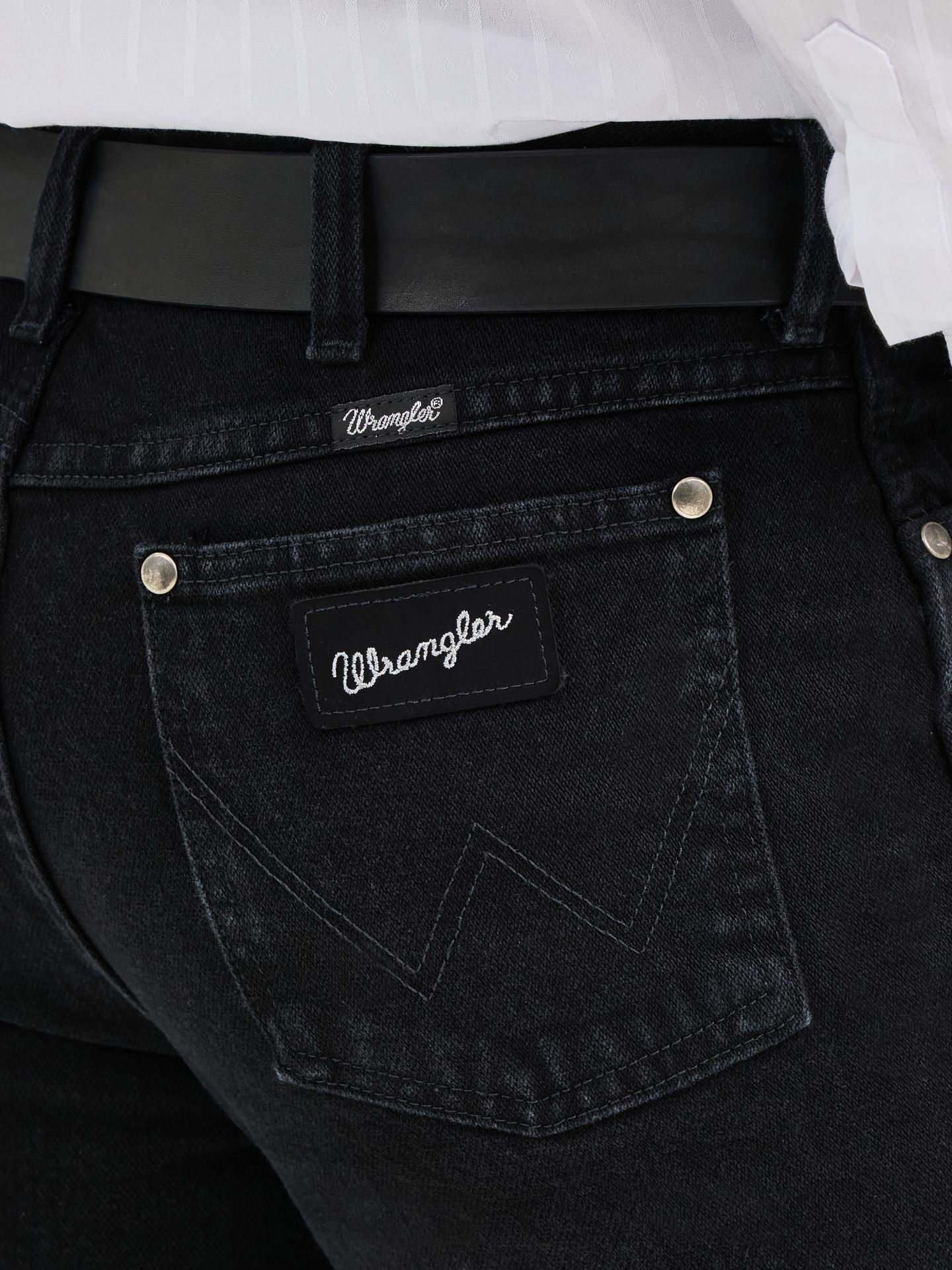 Мужские джинсы Wrangler Cowboy Cut® Silver Edition Slim Fit Jean, цвет: Чёрный — фото 5