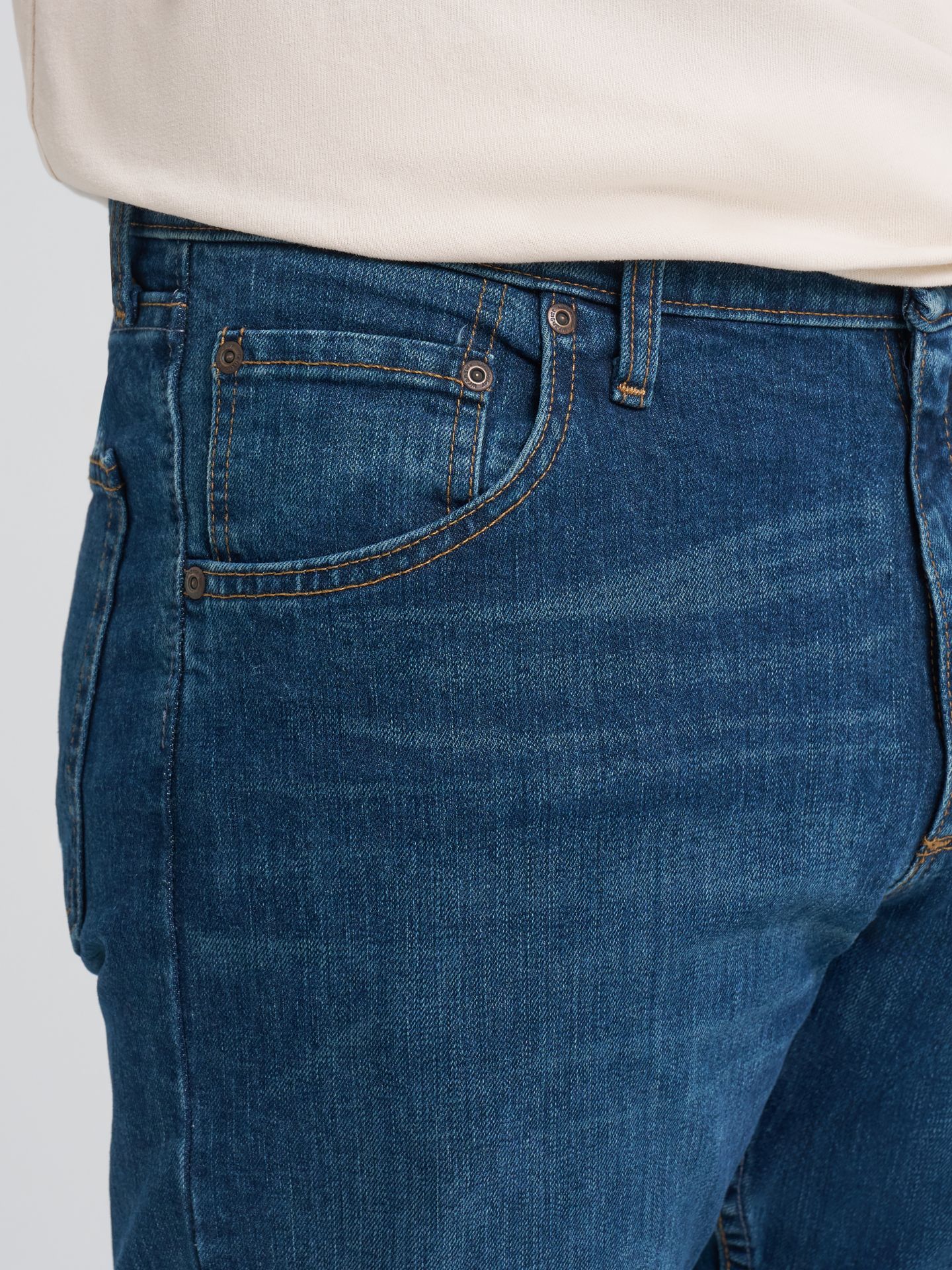 Мужские джинсы Wrangler Five Star Premium Denim Comfort Stretch Straight Fit Jean, цвет: Metro — фото 6