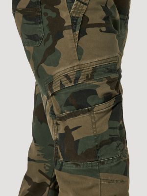 Camouflage Pants Chill Weather Outfits For Men (37 ideas & outfits)