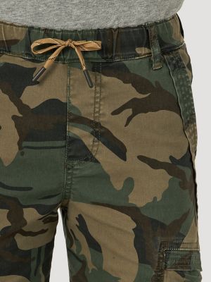 Boy's Wrangler® Free To Stretch Gamer Cargo Pant (Husky) in Forest Green  Camo