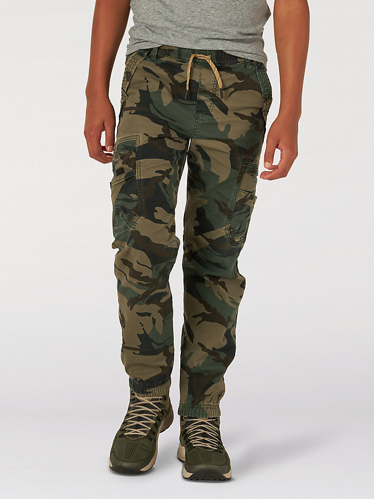 Boy's Wrangler® Free To Stretch Gamer Cargo Pant (Husky) in Forest Green  Camo