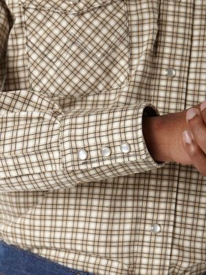 Men's Wrangler® FR Flame Resistant Long Sleeve Western Snap Plaid Shirt in Khaki/White alternative view 3