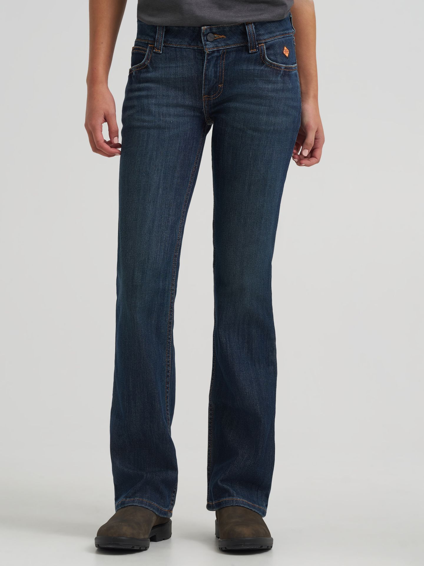 Женские джинсы Wrangler FR Flame-Resistant Retro® Mae Bootcut Work, цвет: Bakersville — фото 8