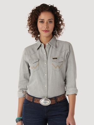 Wrangler Women's Long Sleeve Western Snap Work Shirt, Denim, XS :  : Clothing, Shoes & Accessories