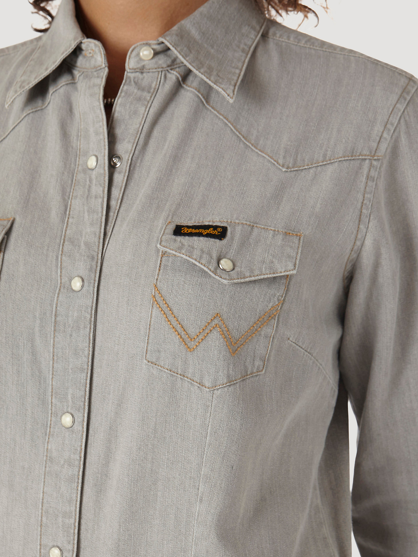 Women’s Long Sleeve Western Snap W Stitching on Pocket Denim Shirt in Grey Denim alternative view 4