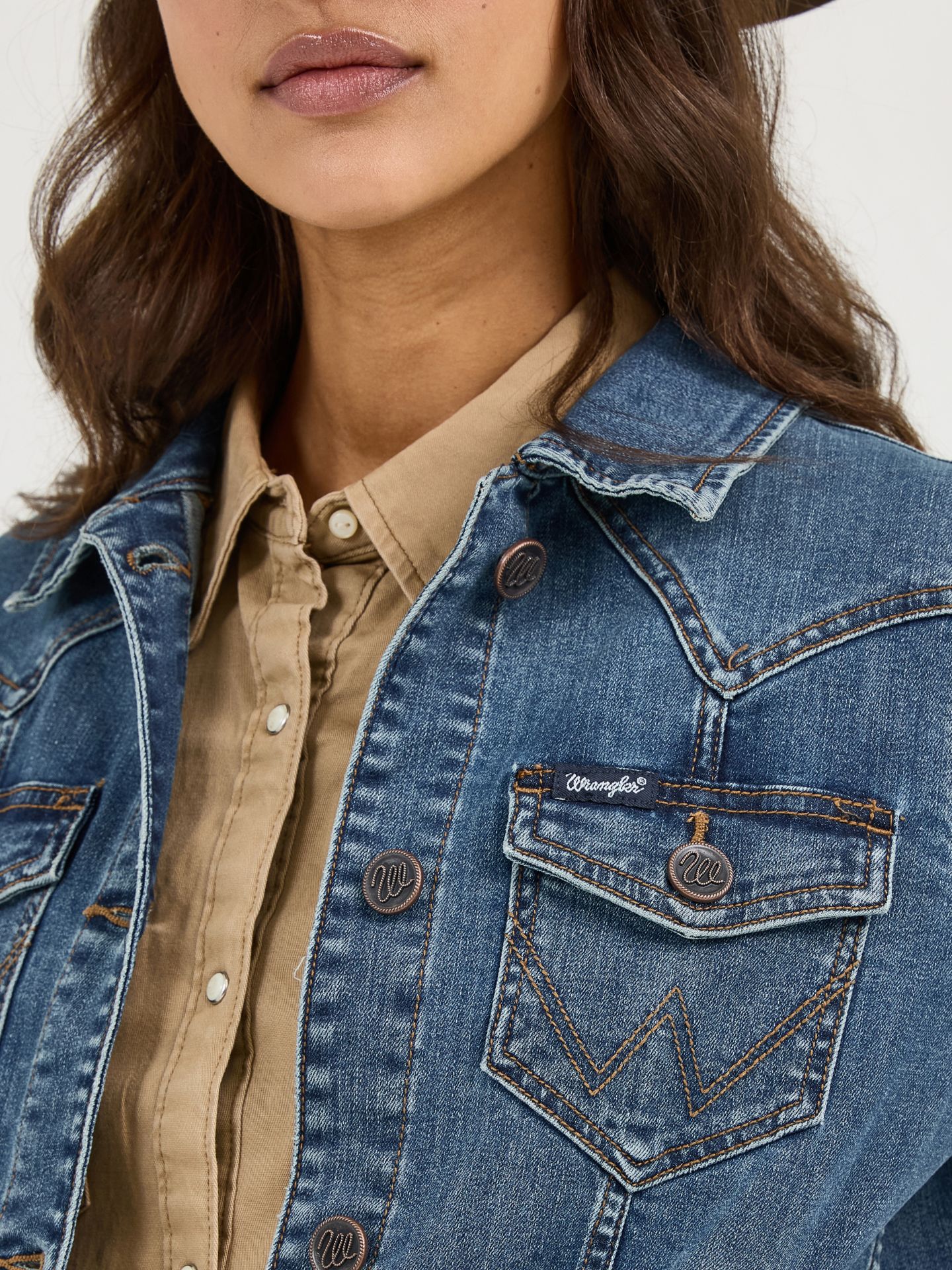 Женская куртка Wrangler Classic Western Denim, цвет: Тёмный джинсовый — фото 5