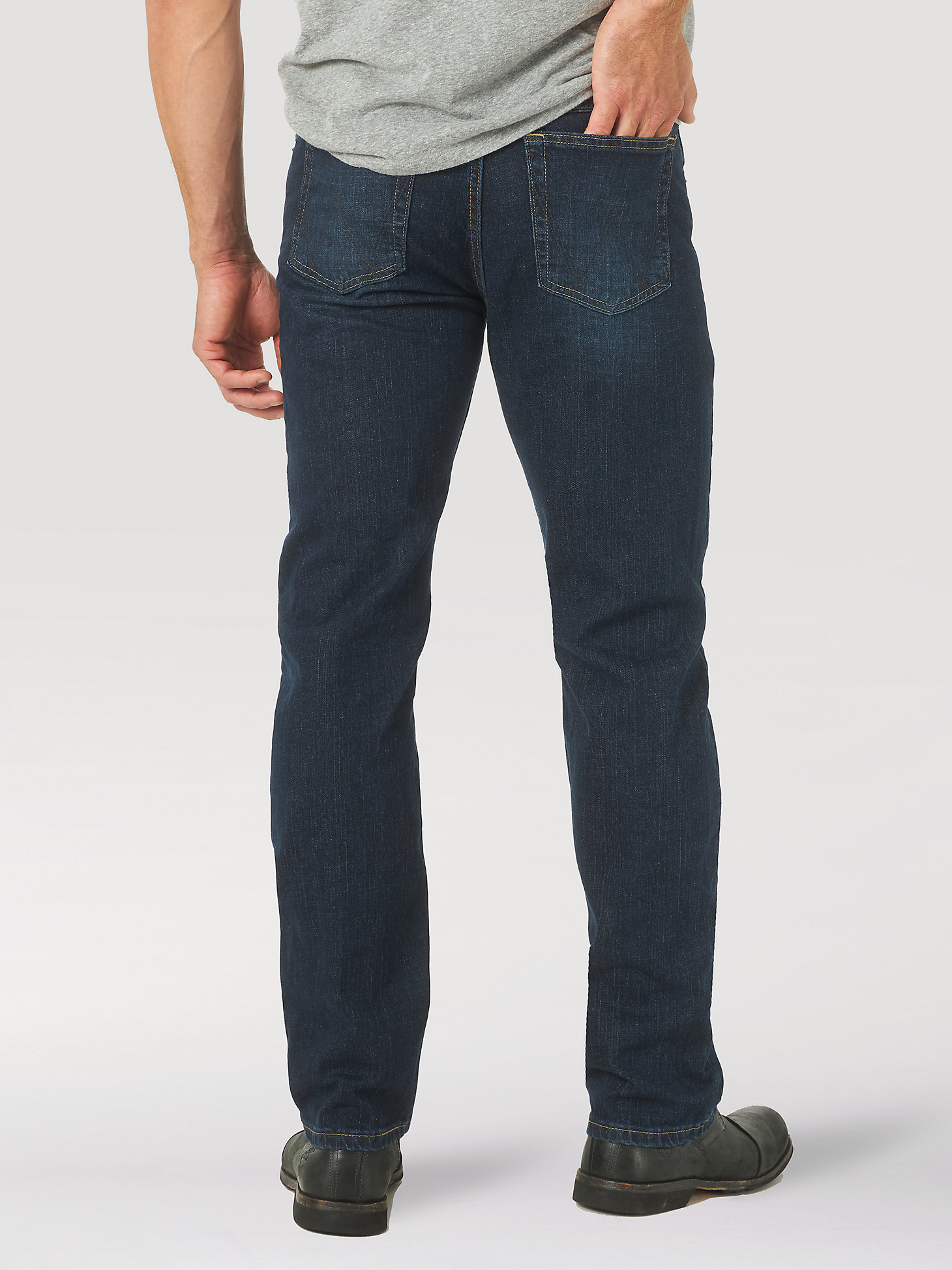Men's Regular Fit Flex Jean in Blackened Indigo alternative view 1