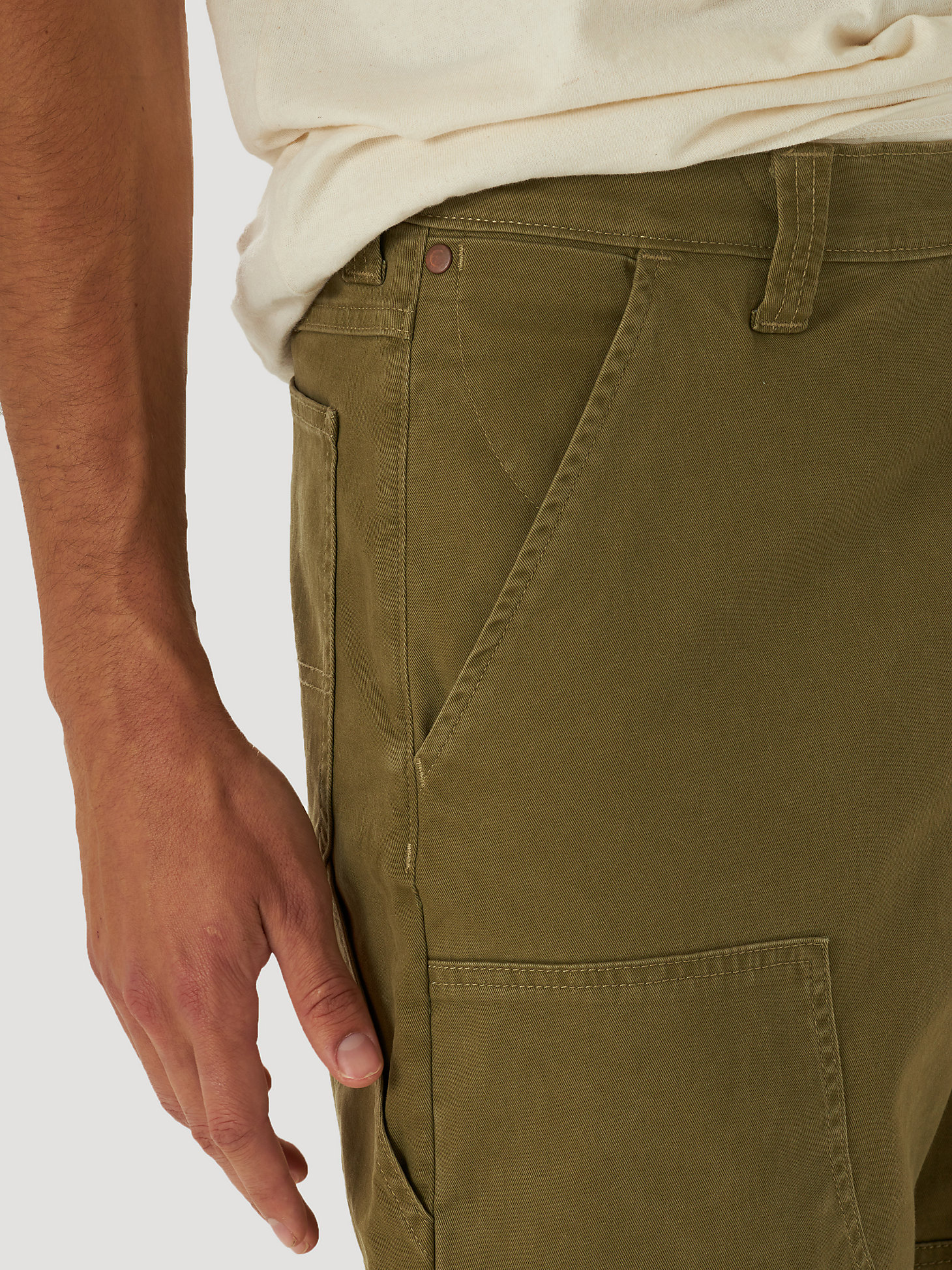 Men's Wrangler® Casey Jones Utility Pant in Lone Tree Green alternative view 5