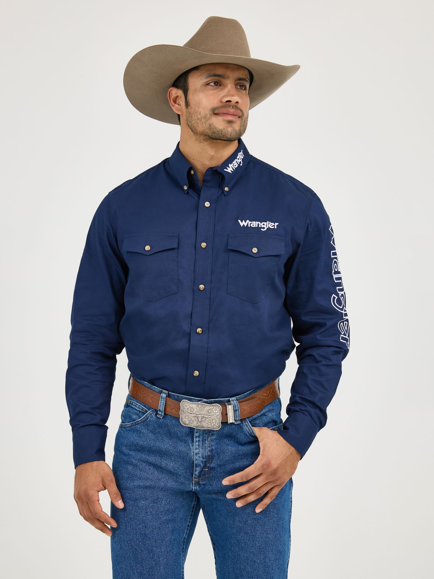 Мужская рубашка Wrangler Logo Long Sleeve Button Down Solid, цвет: Тёмно-синий — фото 2