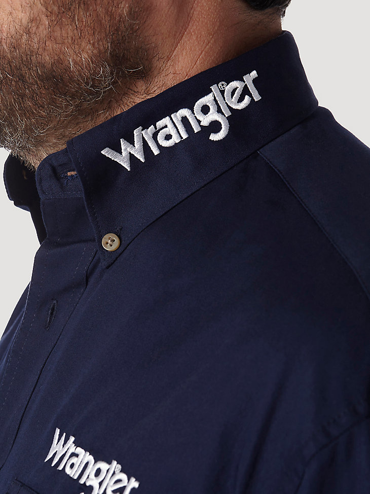 Men's Wrangler® Logo Long Sleeve Button Down Solid Shirt in Navy alternative view 2