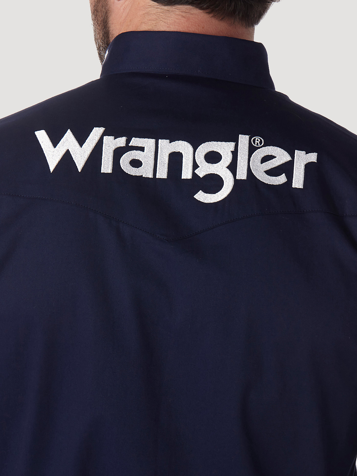 Men's Wrangler® Logo Long Sleeve Button Down Solid Shirt in Navy alternative view 4