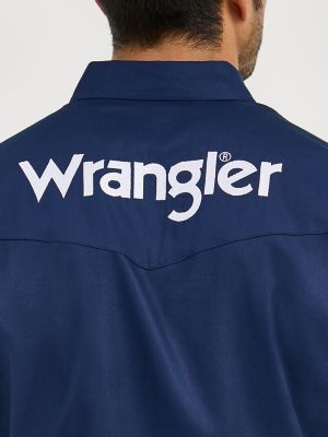 Men's Wrangler® Logo Long Sleeve Button Down Solid Shirt in Navy