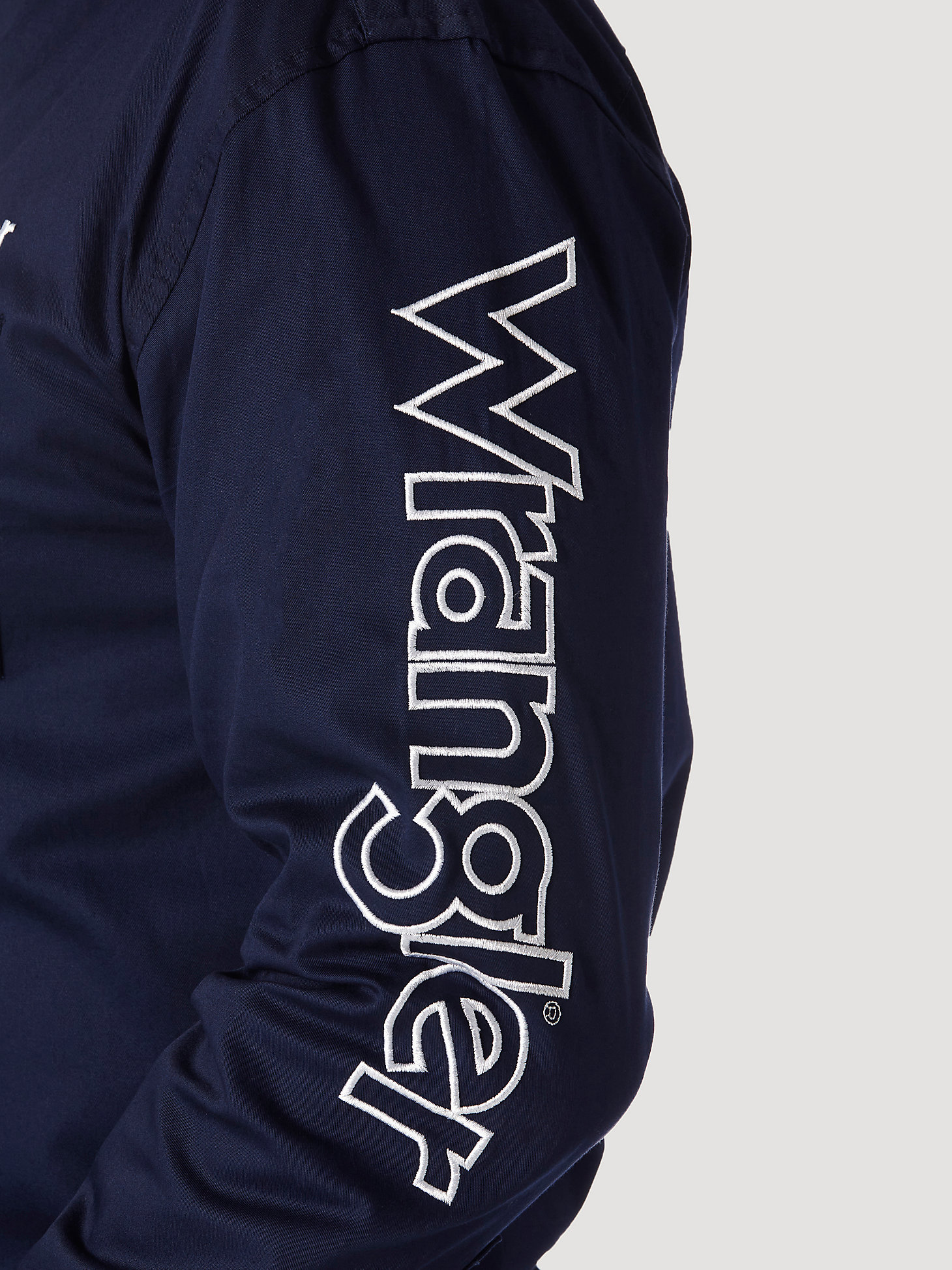 Men's Wrangler® Logo Long Sleeve Button Down Solid Shirt in Navy alternative view 5