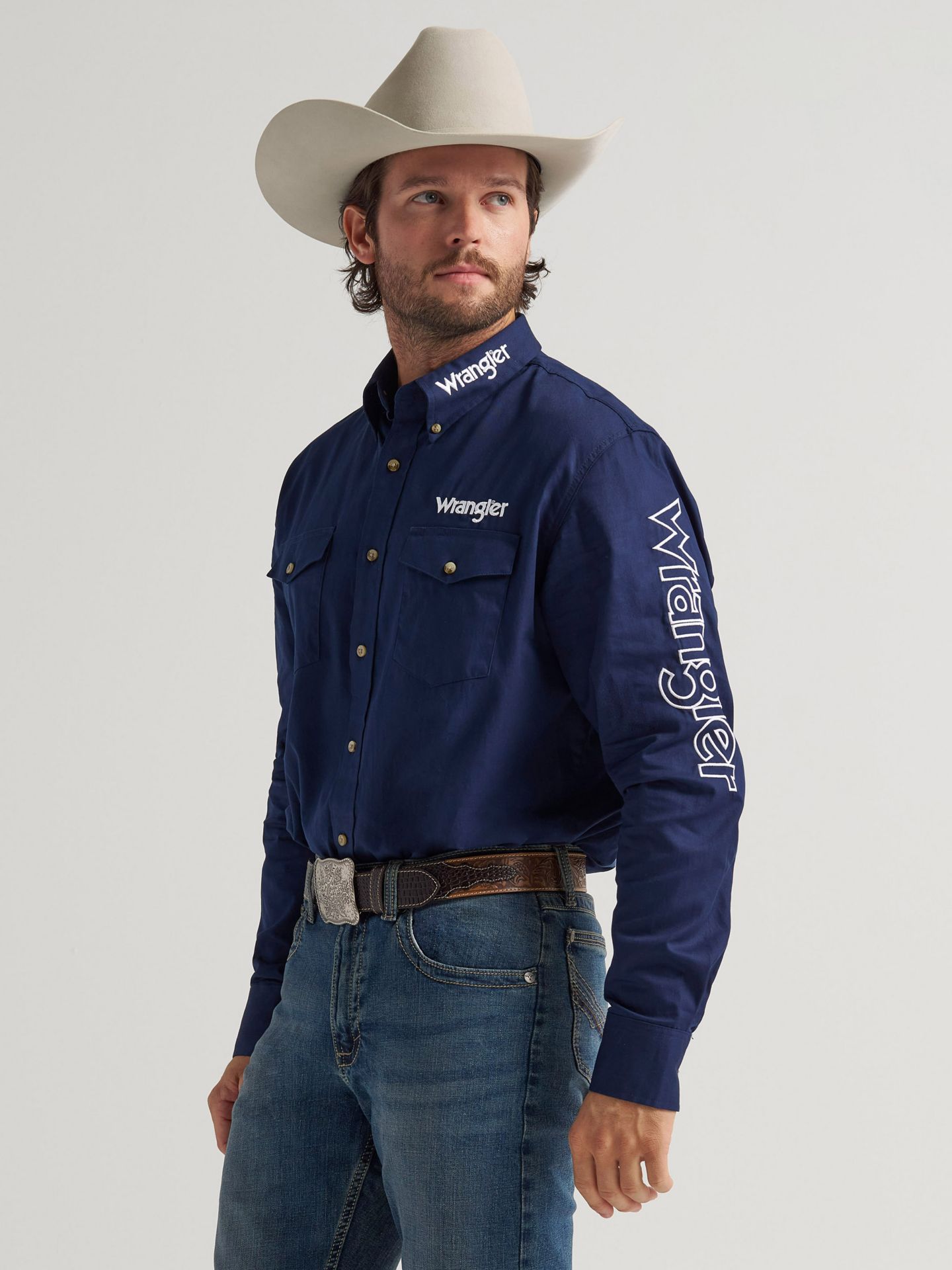 Мужская рубашка Wrangler Logo Long Sleeve Button Down Solid, цвет: Тёмно-синий — фото 1