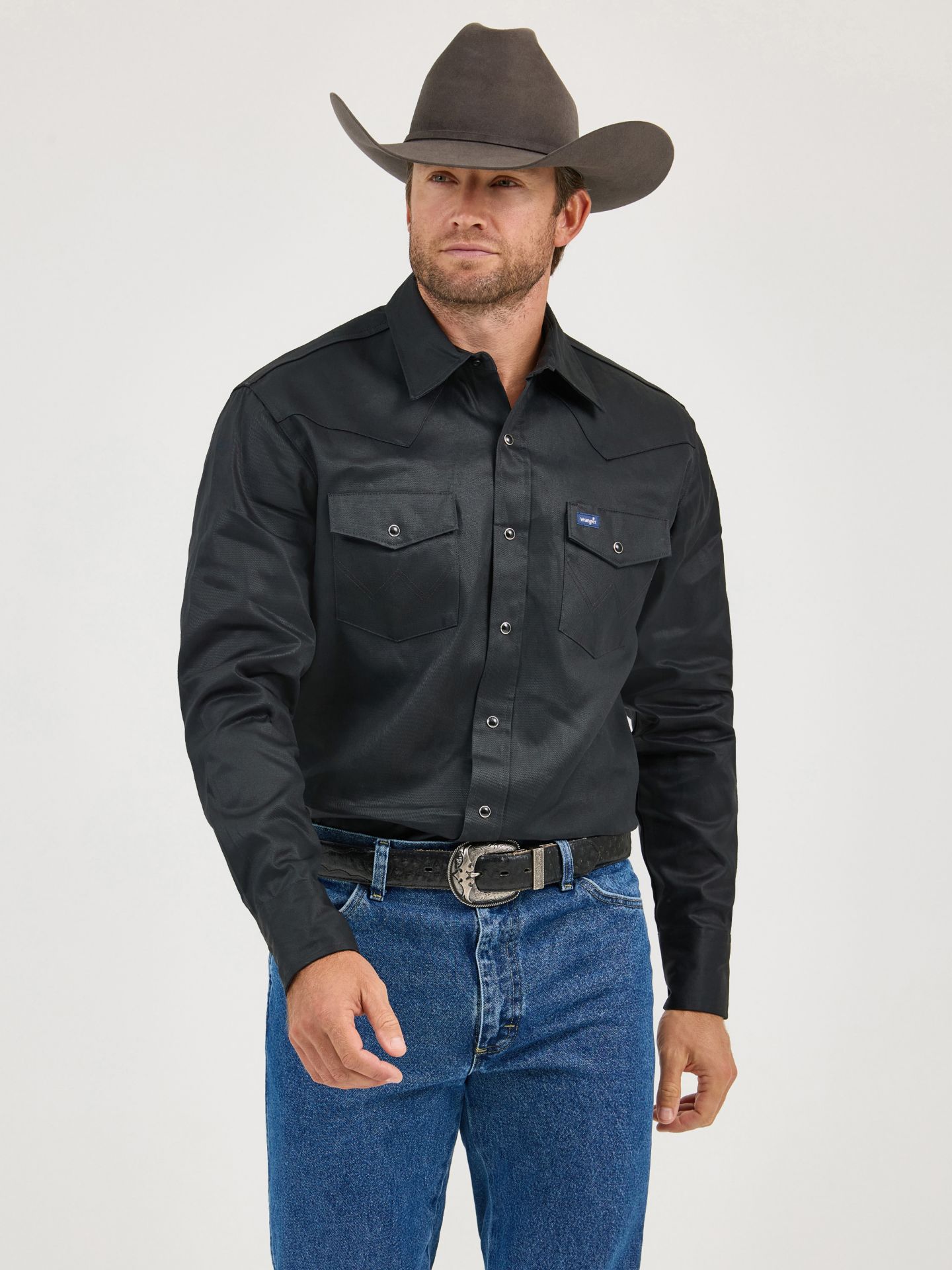 Мужская рубашка Wrangler Cowboy Cut® Firm Finish Twill Western Snap Work Shirt, цвет: Чёрный — фото 1