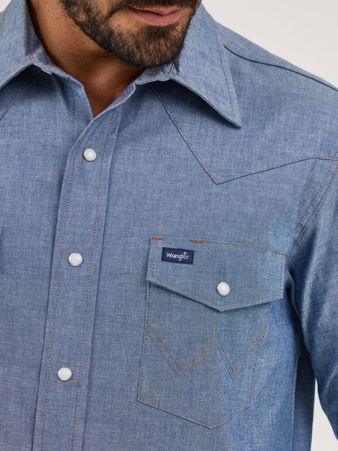 Мужская рубашка Wrangler Cowboy Cut® Long Sleeve Western Snap Chambray Work Shirt, цвет: Шамбре синий — фото 4