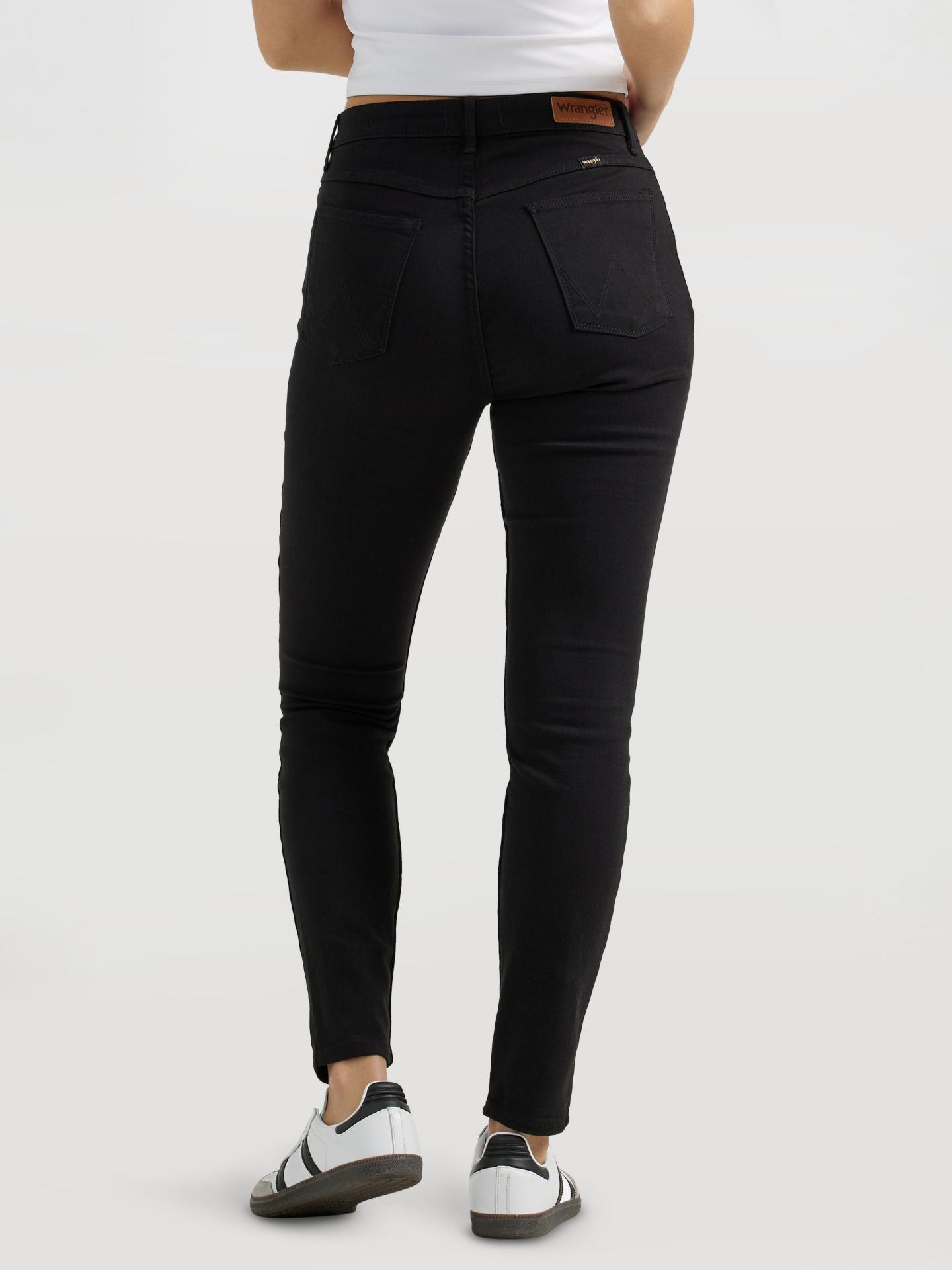 Женские джинсы Wrangler High Rise Unforgettable Skinny, цвет: Чёрный — фото 2