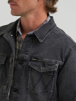 Men's Wrangler&reg; Classic Denim Trucker Jacket in Black alternative view 4