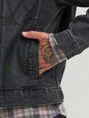 Men's Wrangler&reg; Classic Denim Trucker Jacket in Black alternative view 5