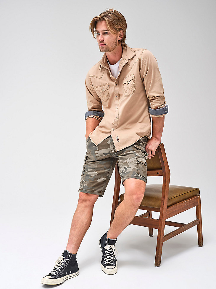 Men's Wrangler® Contrast Trim Western Two Snap Flap Pocket Shirt in Tan alternative view