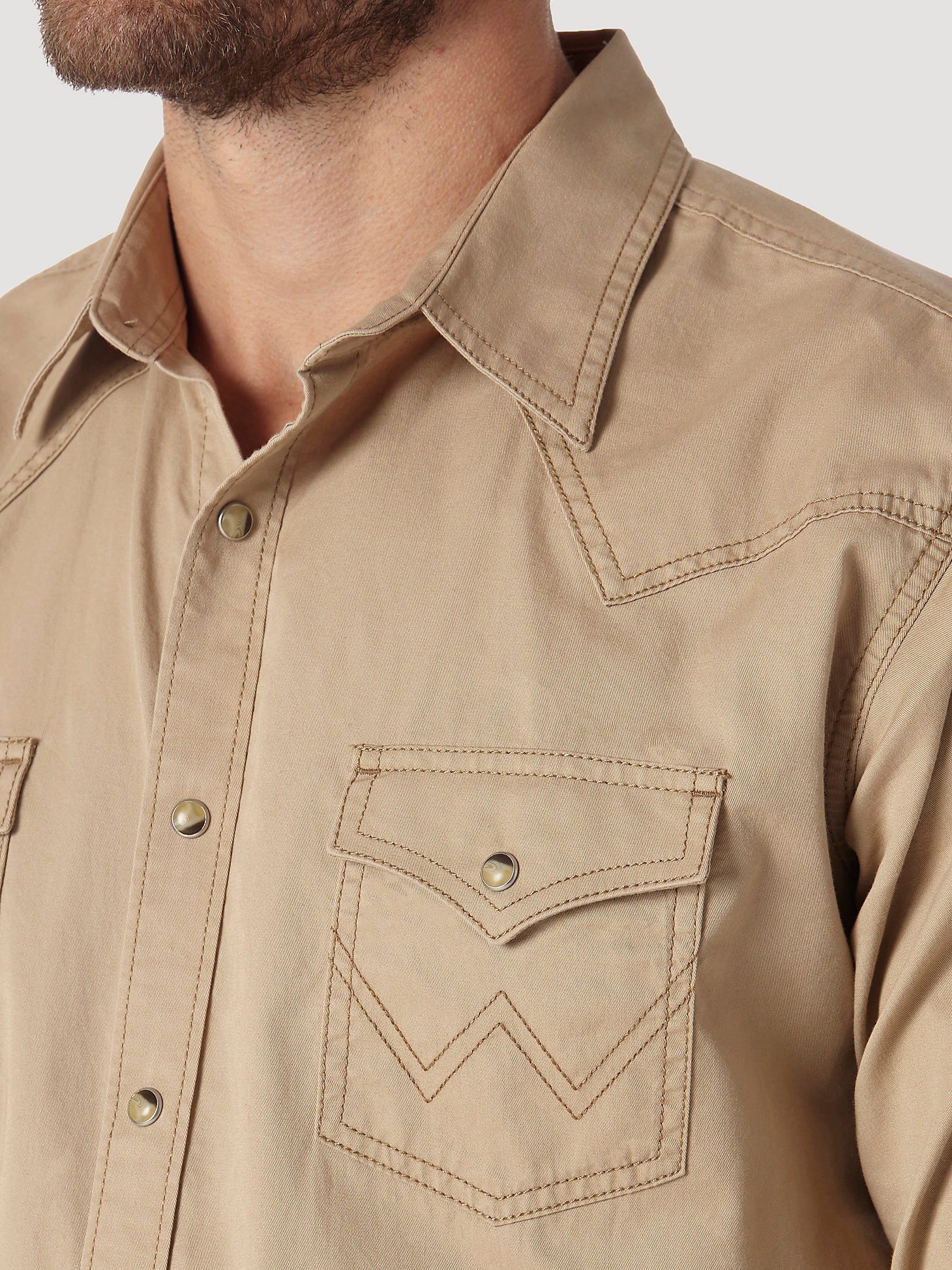 Men's Wrangler® Contrast Trim Western Two Snap Flap Pocket Shirt in Tan alternative view 3