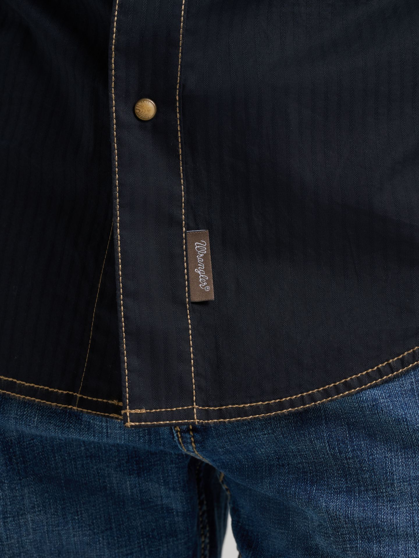 Мужская рубашка Wrangler Retro® Long Sleeve Western Snap Solid Dobby, цвет: Чёрный — фото 2
