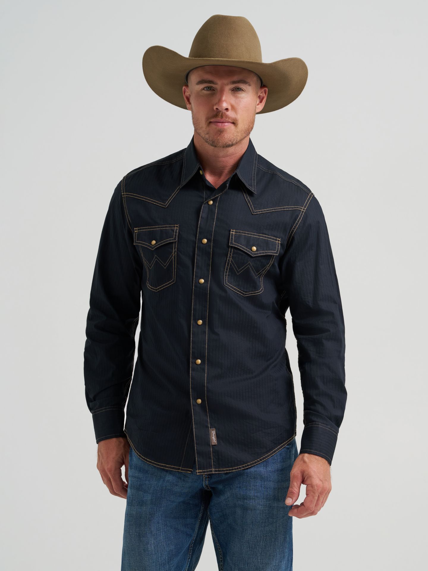 Мужская рубашка Wrangler Retro® Long Sleeve Western Snap Solid Dobby, цвет: Чёрный — фото 1