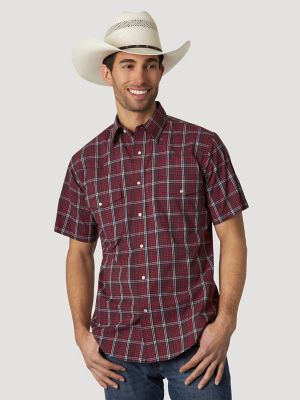 Wrangler Rugged Wear® Short Sleeve Wrinkle Resist Plaid Button-Down Shirt  in Deep blue