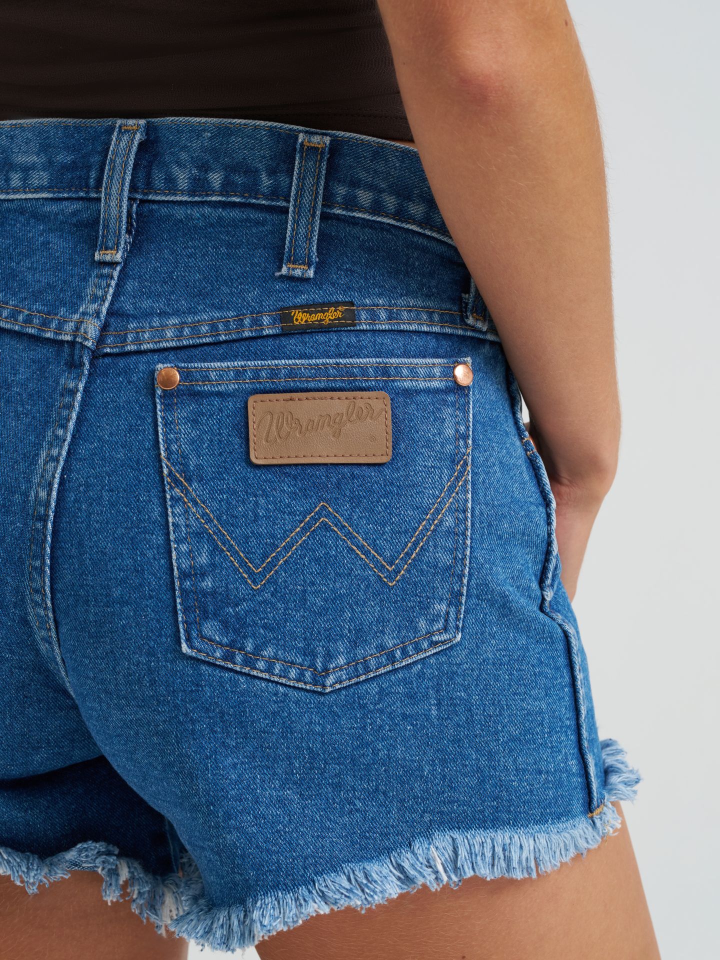 Женские шорты Wrangler Reworked Short, цвет: Серо-бежевый, вариант 1 — фото 6