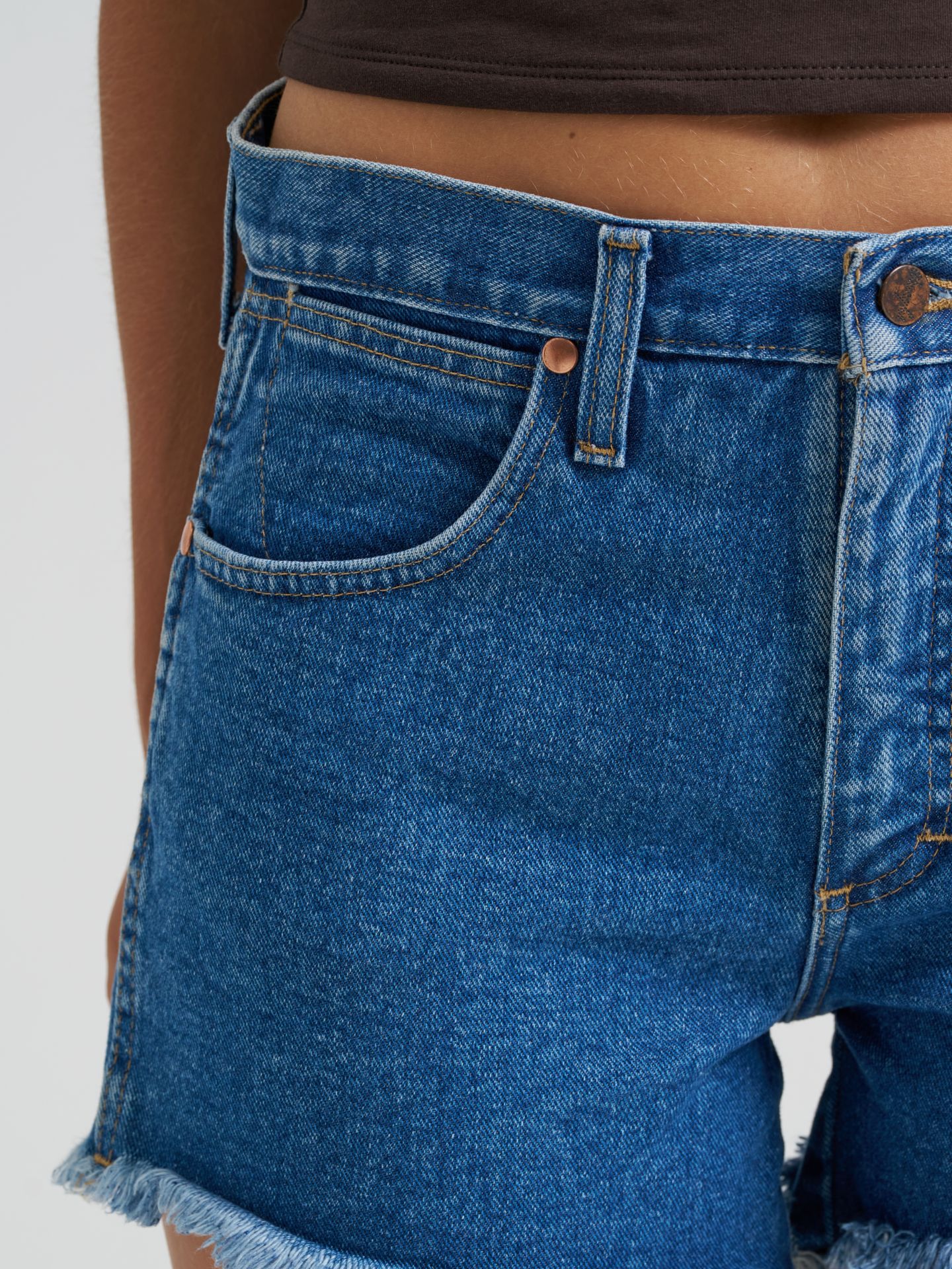 Женские шорты Wrangler Reworked Short, цвет: Серо-бежевый, вариант 1 — фото 7