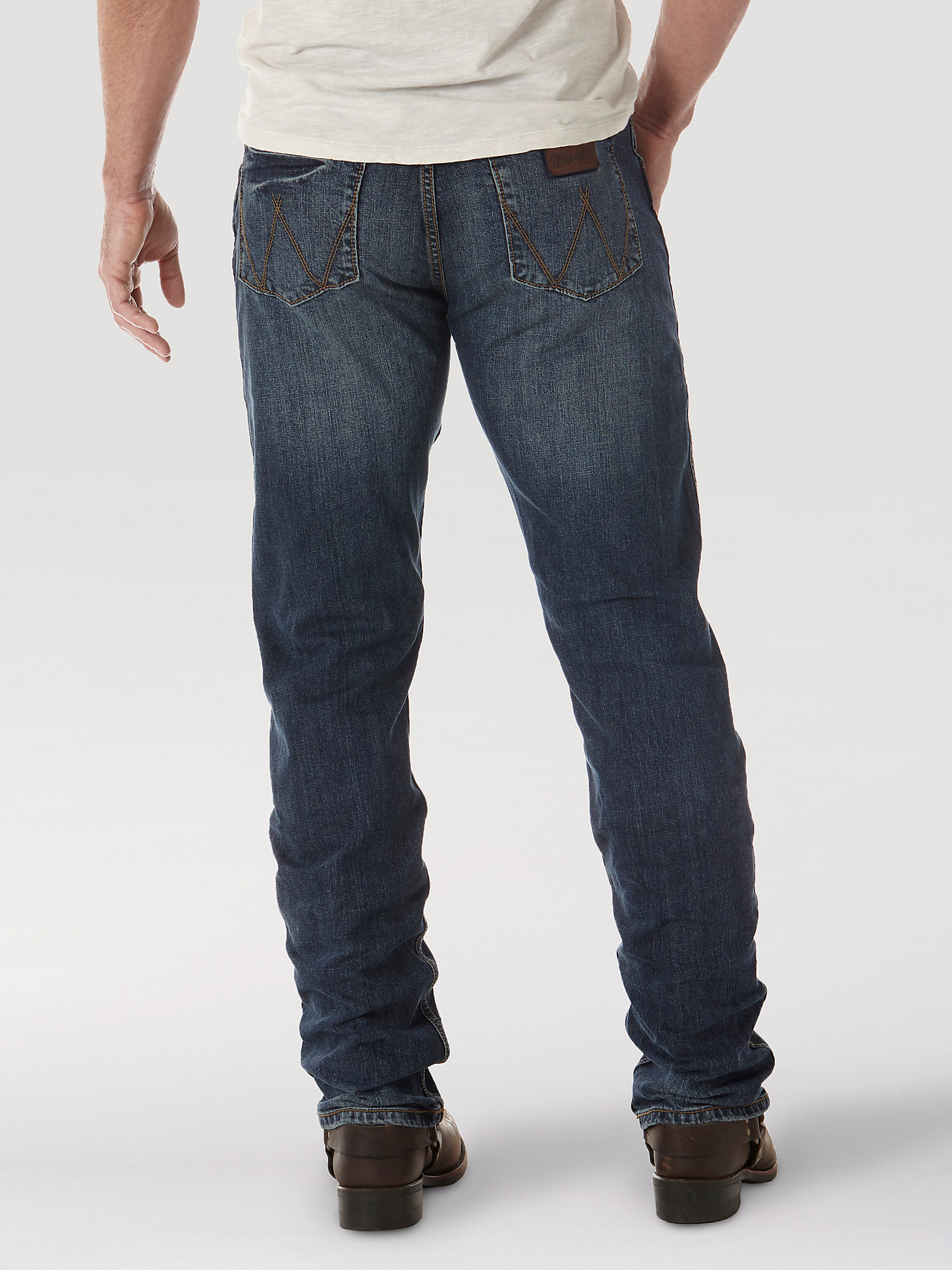 Men's Wrangler Retro® Slim Fit Straight Leg Jean in Bozeman alternative view 3