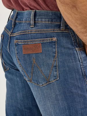Men's Wrangler Retro&reg; Slim Fit Straight Leg Jean in Cottonwood