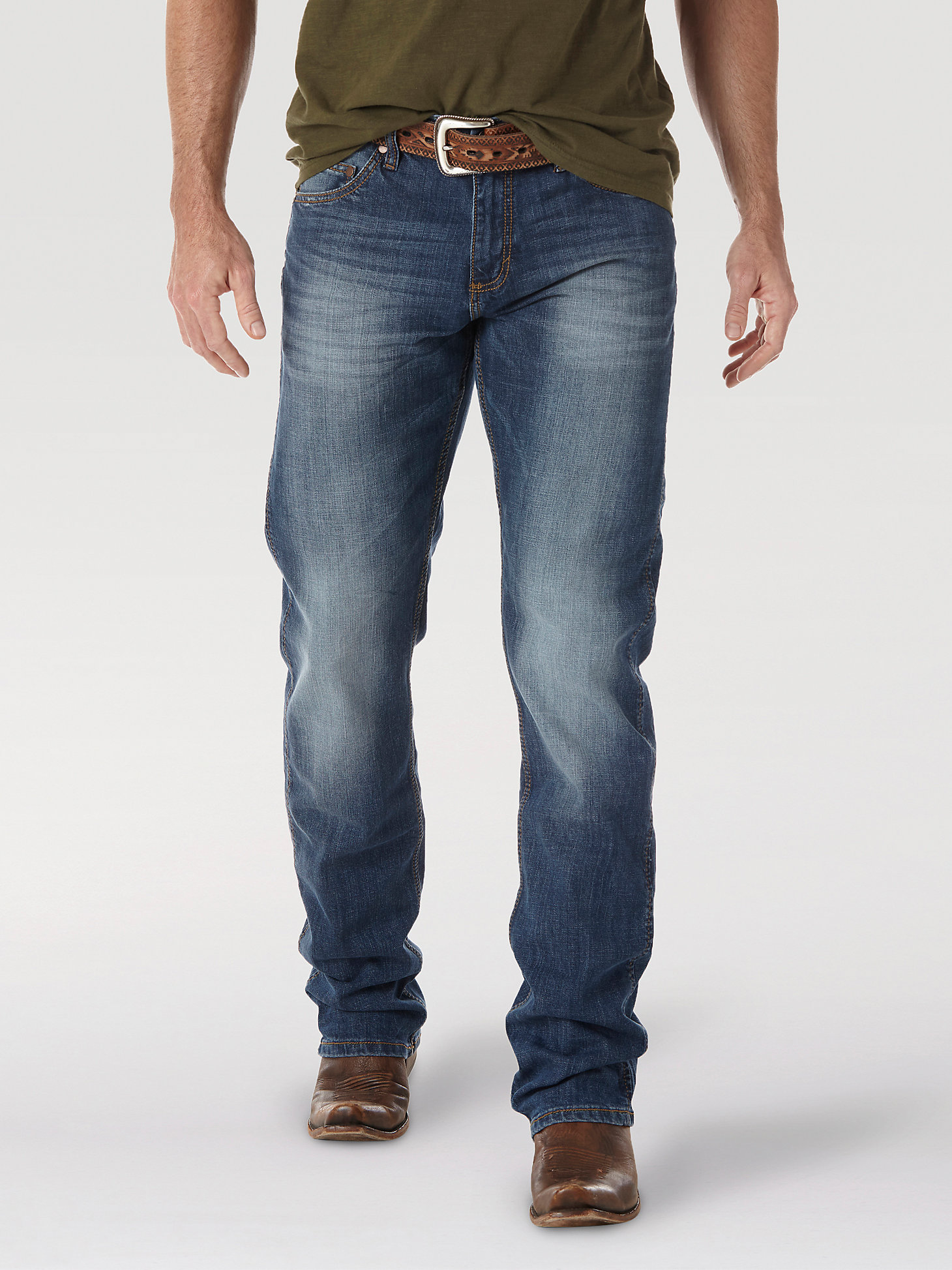 Men's Wrangler Retro® Slim Fit Straight Leg Jean in Cottonwood main view