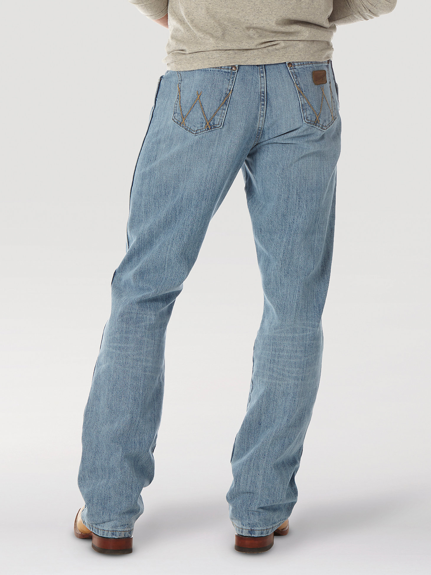 Men's Wrangler Retro® Relaxed Fit Bootcut Jean in Crest alternative view 2