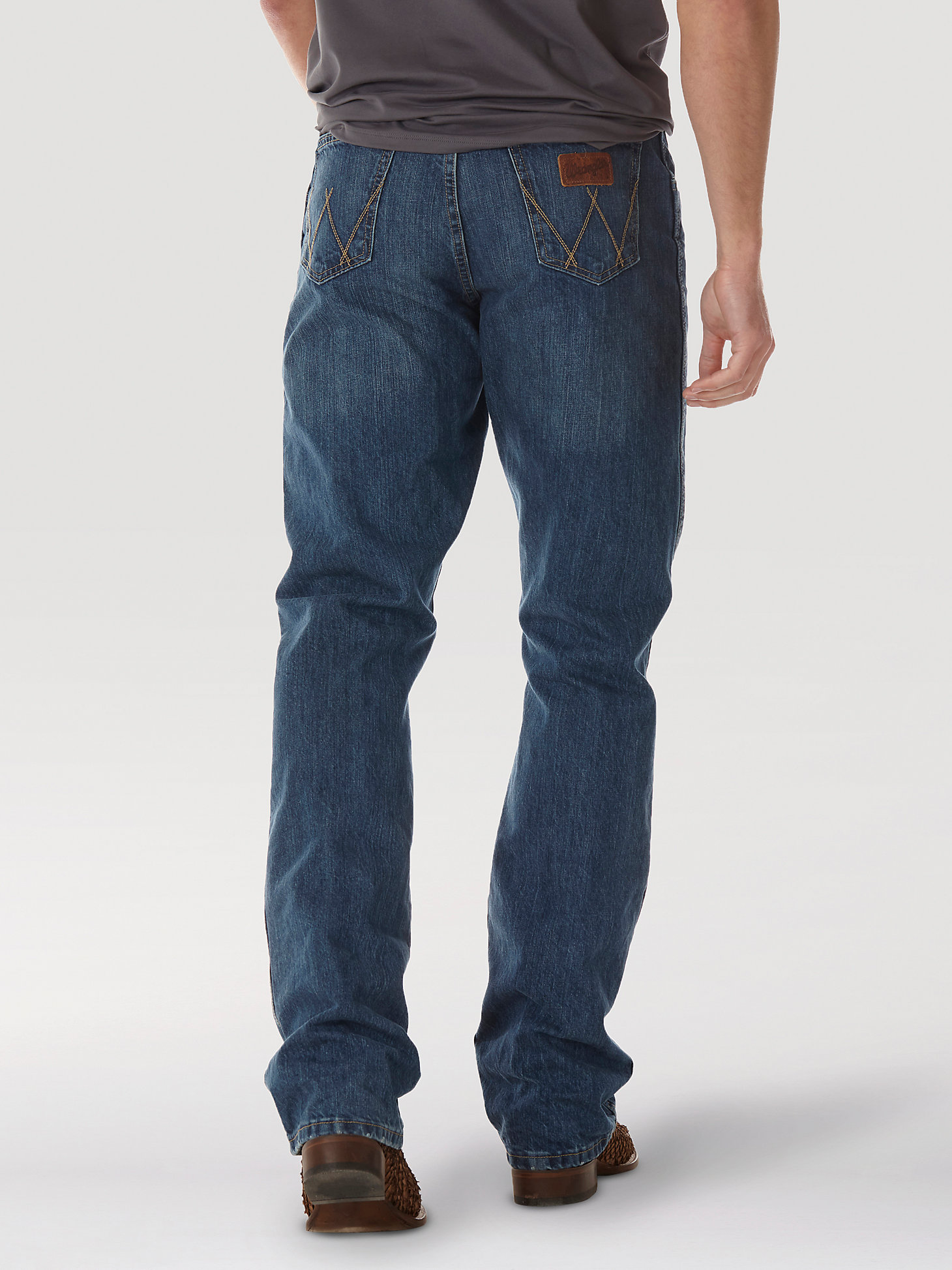 Men's Wrangler Retro® Relaxed Fit Bootcut Jean in TB Wash alternative view 2