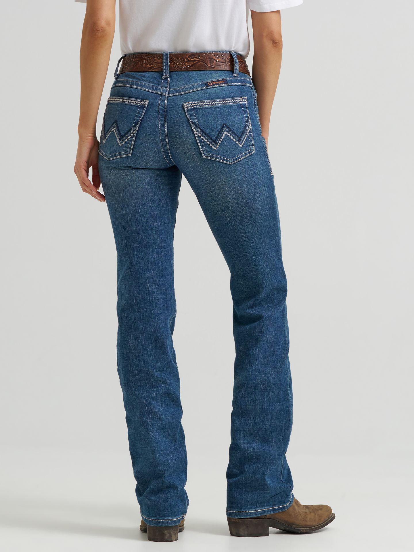 Женские джинсы Wrangler Ultimate Riding Jean Willow Mid-Rise Bootcut, цвет: Davis — фото 3