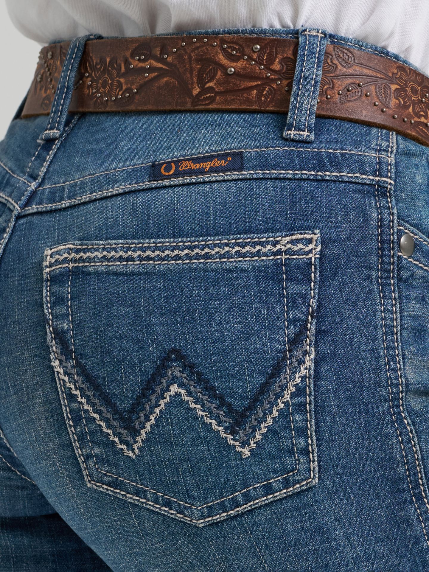 Женские джинсы Wrangler Ultimate Riding Jean Willow Mid-Rise Bootcut, цвет: Davis — фото 6