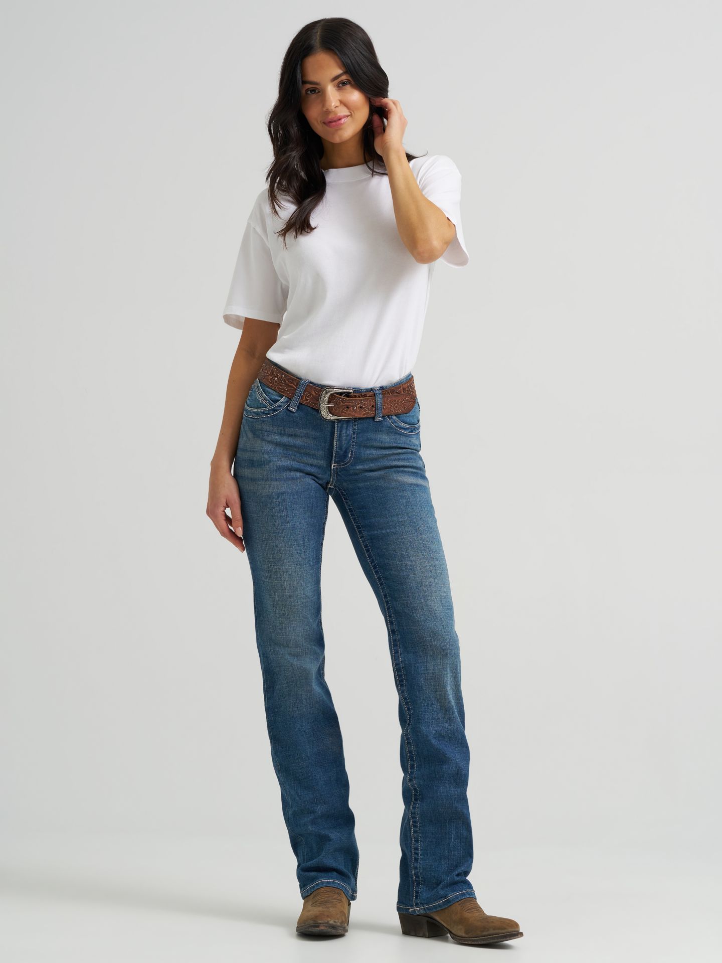 Женские джинсы Wrangler Ultimate Riding Jean Willow Mid-Rise Bootcut, цвет: Davis — фото 1
