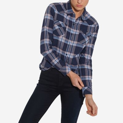 Women's Wrangler® Born Ready Long Sleeve Button Down Western Yokes