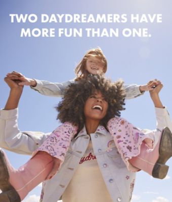 Two daydreamers have more fun than one.